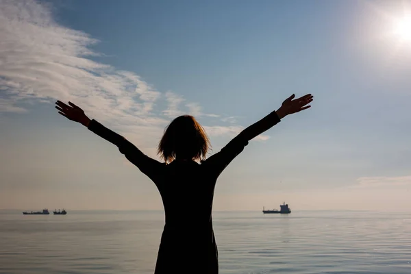 Achteraanzicht Van Dansen Van Jonge Mooie Fit Vrouw Met Kort — Stockfoto