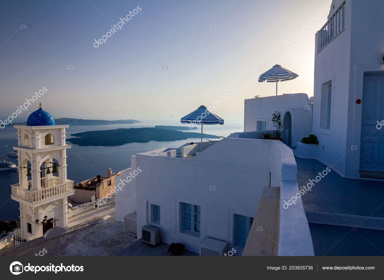 Scène Coucher Soleil Romantique élevée Sur Santorin Fira