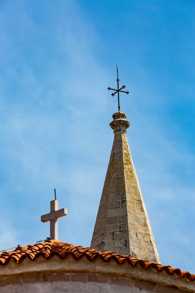 Vackra Medeltida Arkitektur Närbild Detaljerad Skarpa Och Mäktiga Kyrkan Nålen — Stockfoto