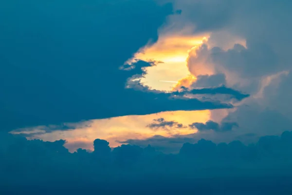 Drámai Arany Órája Gyönyörű Felhők Színes Cloudscape Formák Másol Hely — Stock Fotó