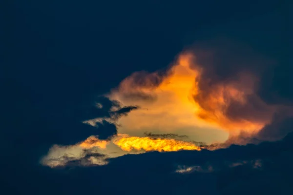 Dramático Cielo Hora Dorada Con Hermosas Nubes Colorido Paisaje Nublado — Foto de Stock