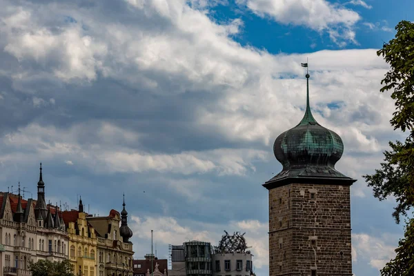 Архитектурные детали башни, Прага — стоковое фото