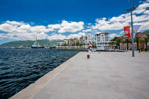 Stil ve lüks Karadağ, bahar waterscape