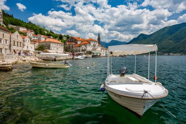 Sahne ve huzurlu Perast, Karadağ