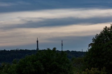 Yüksek görünümünden Prag, mavi saat