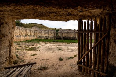 Eski İtalyan mağara kilise görünümü
