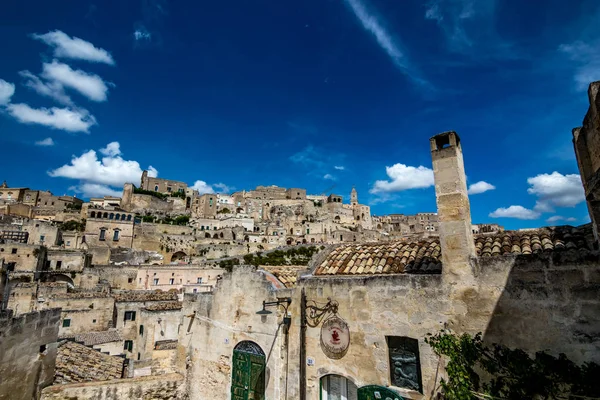 Soleado día de verano vista de la calle de Matera, Italia — Foto de Stock