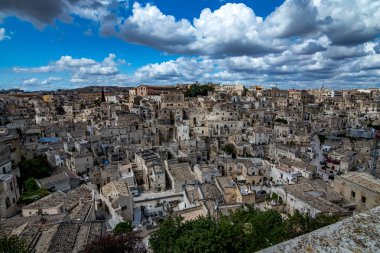 Matera, İtalya'nın geniş panoramik cityscape görünümü