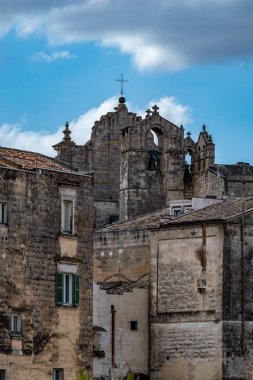 Matera, Basilicata, İtalya şehir üzerinde gökyüzü