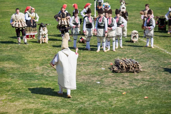 Bulgaarse folklore en maskerade festival Varvara — Stockfoto