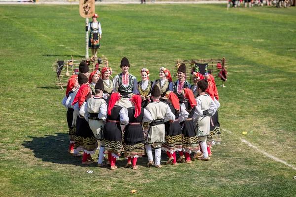 Bulgariska folklore och maskerad festival Varvara — Stockfoto