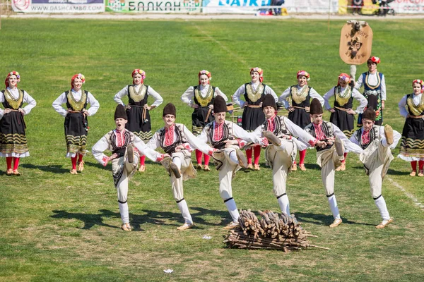 Festival de folclore y mascarada búlgaro Varvara — Foto de Stock