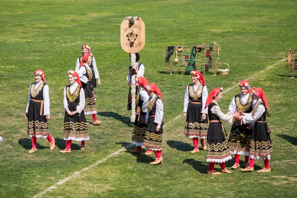 Festival de folclore y mascarada búlgaro Varvara — Foto de Stock