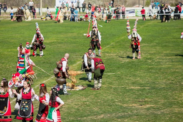 Bulgaarse folklore en maskerade festival Varvara — Stockfoto