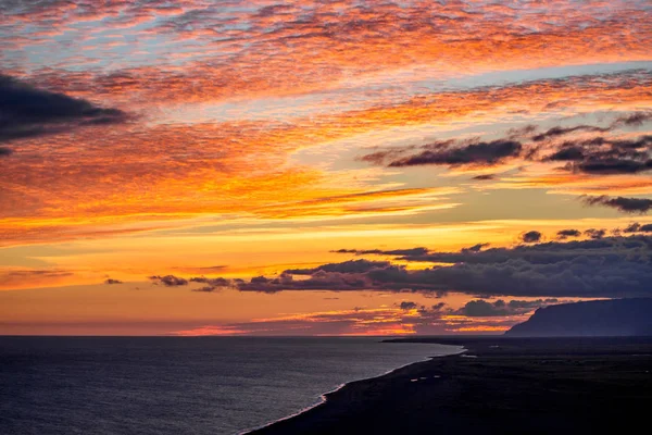 Nebe slunce jako z majáku Vik, Island — Stock fotografie