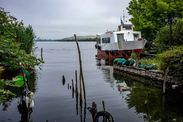 Barche a lago, Isola di Ioannina, Grecia — Foto Stock