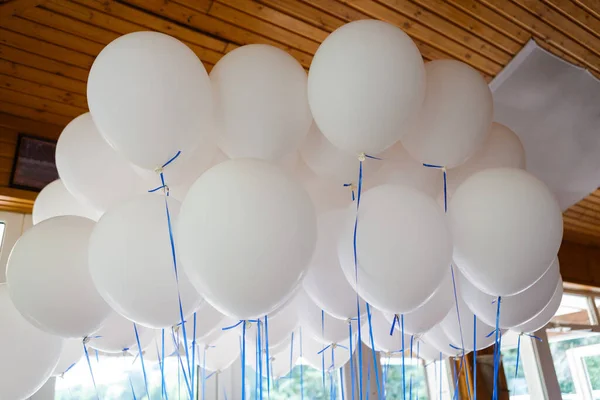 Balões Brancos Para Feriado Imagem De Stock