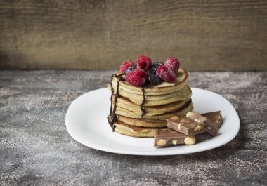 masada dondurulmuş çilek ile ev yapımı kek