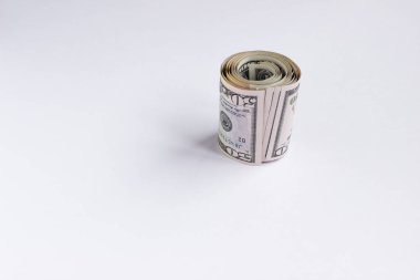 Bize dolar beyaz bir arka plan üzerinde yalan