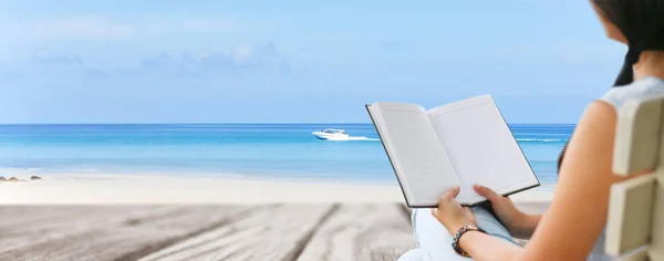 Young Woman Reading Book View Rear Beautiful Tropical Beach Sea — Stock Photo, Image