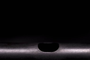 Siyah bir zemin üzerine piccolo flüt Başkanı