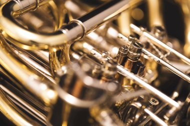 Bir Fransız kornosu parçası