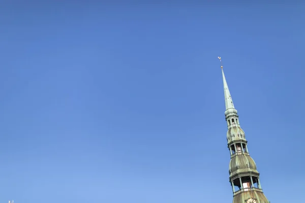 Kostelní Věž Modré Obloze — Stock fotografie