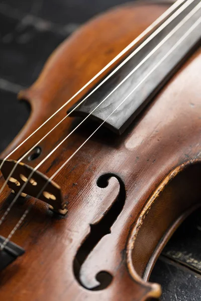 Uma Parte Violino Uma Viola Fundo Madeira — Fotografia de Stock