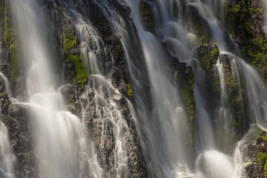 Güneşli Kaliforniya'da Burney Falls