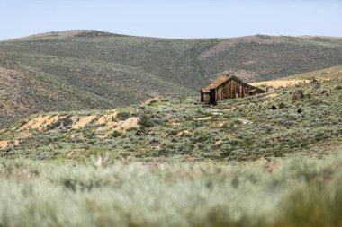 Bodie Hayalet kasaba dışındaki terk edilmiş bir evde ile.