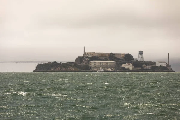 Una Vista Alcatraz Uno Yacht Nella Baia — Foto Stock