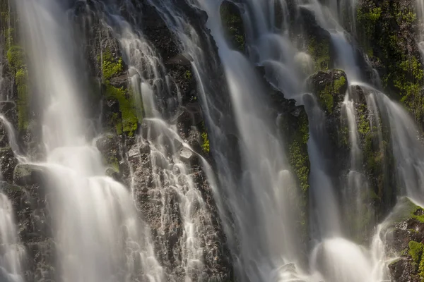 Güneşli Kaliforniya'da Burney Falls