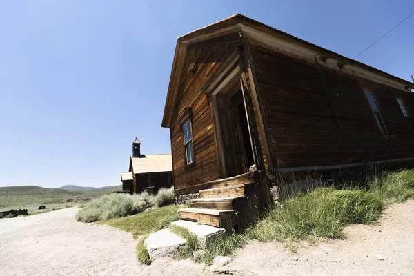 Bodie Ghost Town Uma Casa Madeira Abandonada Com Uma Igreja — Fotografia de Stock