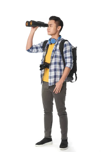 Junge Asiatin Mit Rucksack Blickt Studio Durch Ferngläser — Stockfoto