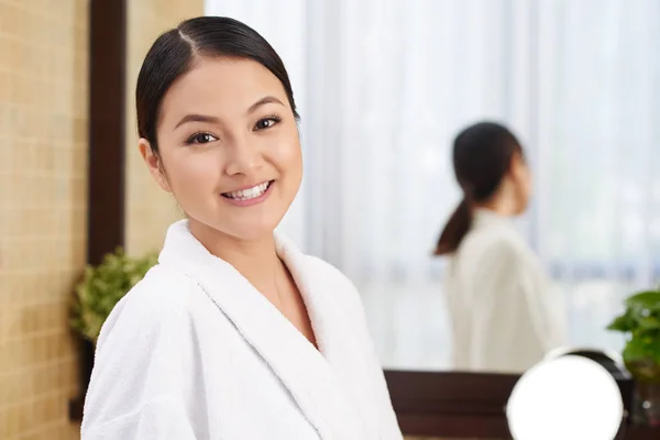 Portrait Beautiful Young Vietnamese Woman Perfect Skin Looking Camera — Stock Photo, Image