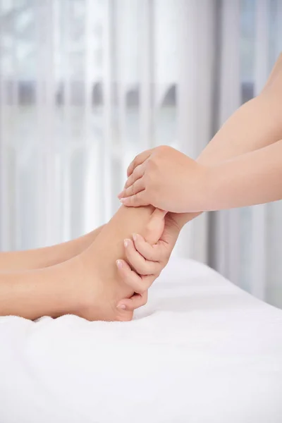 Feet Woman Getting Relaxing Massage Spa Salon — Stock Photo, Image