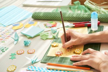 kadın dekorasyon el yapımı tebrik kartı