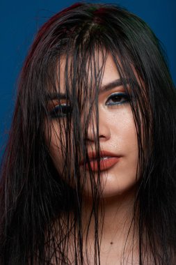 Vietnamlı bir kadın modeli Studio 