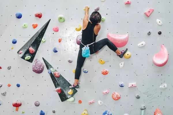 Visão Traseira Mulher Parede Escalada — Fotografia de Stock