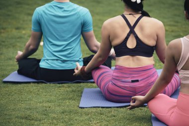 Arkadan Görünüş lotus bulunduğu açık oturan insan