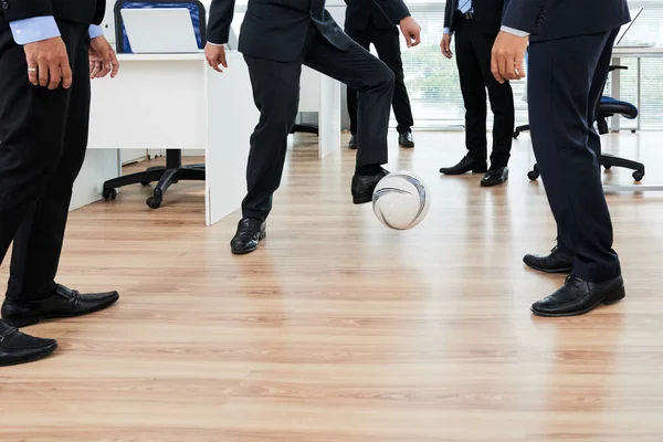 Trabajadores Jugando Fútbol Oficina Imagen Recortada —  Fotos de Stock