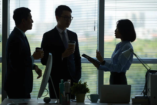 Asian Business People Talking Office — Stock Photo, Image