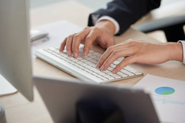 Hands Businessman Typing Keyboard His Table — Stock Photo, Image