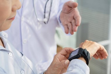 hasta kalp hızı smartwatch yardımı ile kontrol