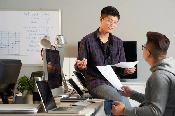 Asian Colleagues Discussing Project Office — Stock Photo, Image