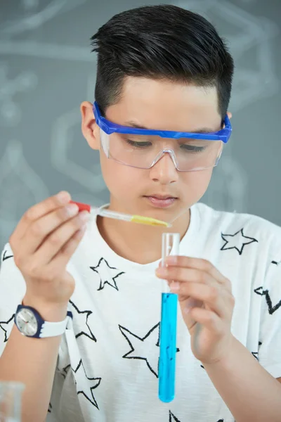 Handsome Asian Teenager Wearing Safety Goggles Using Test Tube Pipette — Stock Photo, Image