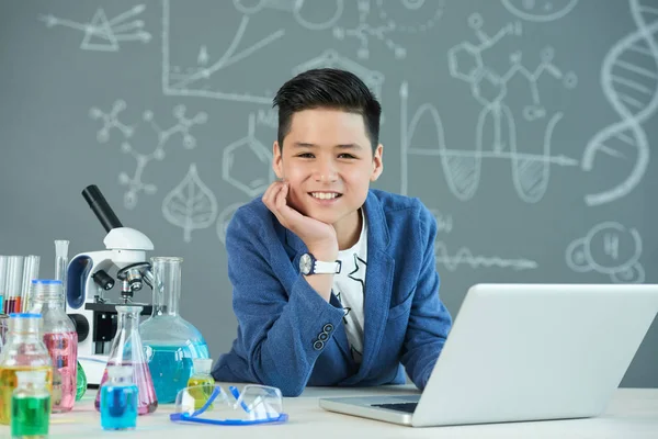 Cheerful Asian Student Posing Photography Wide Smile While Resting Head — Stock Photo, Image