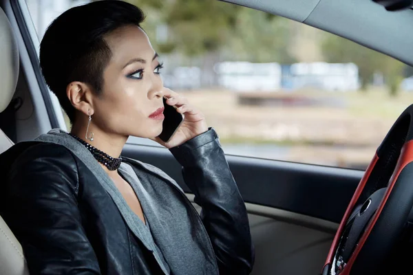 Vietnamese Female Driver Talking Phone Sitting Car — Stock Photo, Image