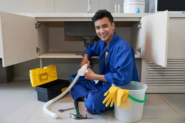 Portrait Smiling Vietnamese Plumber Repairing Sink — Stock Photo, Image