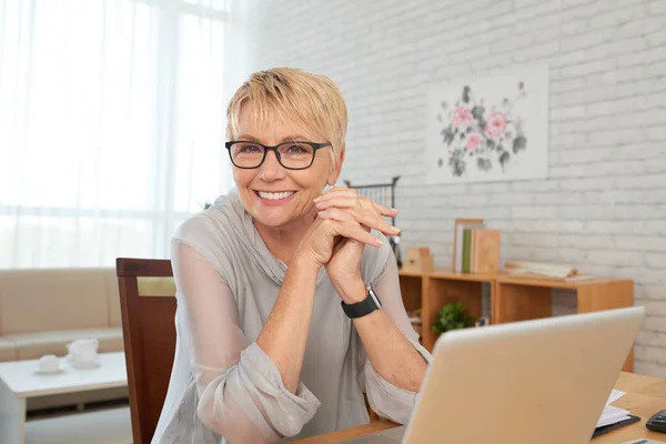 Happy Aged Business Lady Working Home — Stock Photo, Image